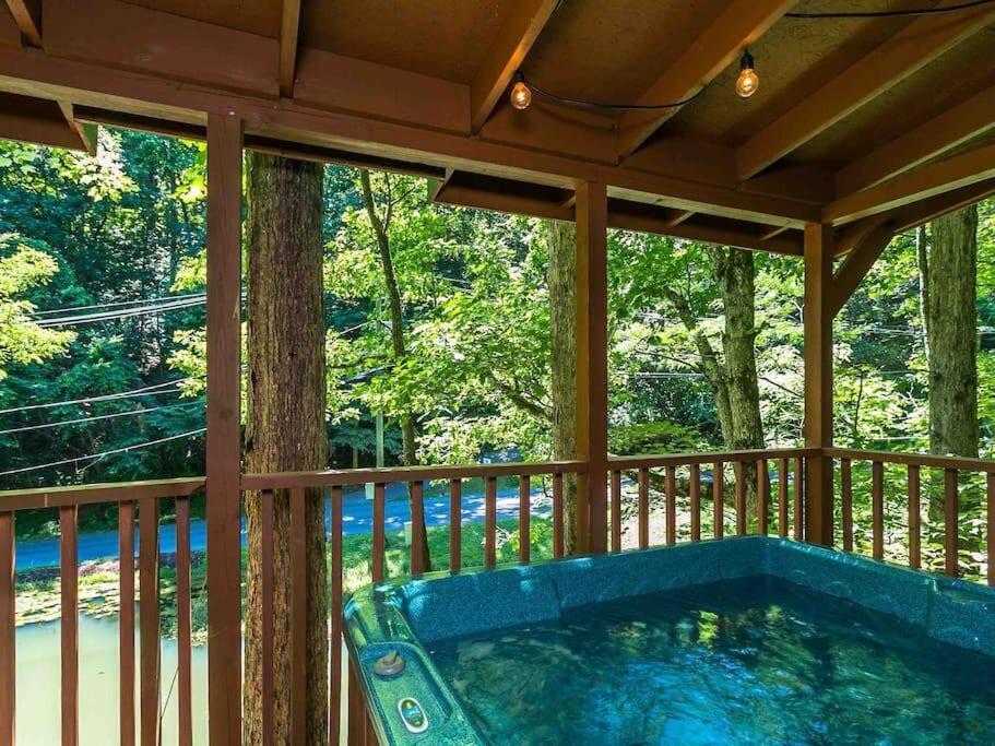 The Fishing Hole Cabin - Sage Vacations Gatlinburg Bagian luar foto